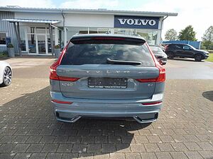 Volvo  B4  Plus Dark 2WD