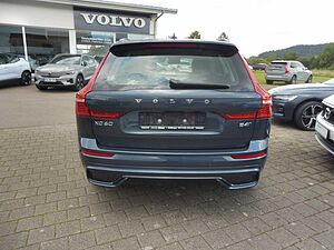 Volvo  B4  Plus Dark AWD