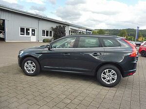 Volvo  D4  Momentum 2WD